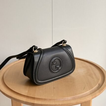 Gucci  815700	 DBG04-1